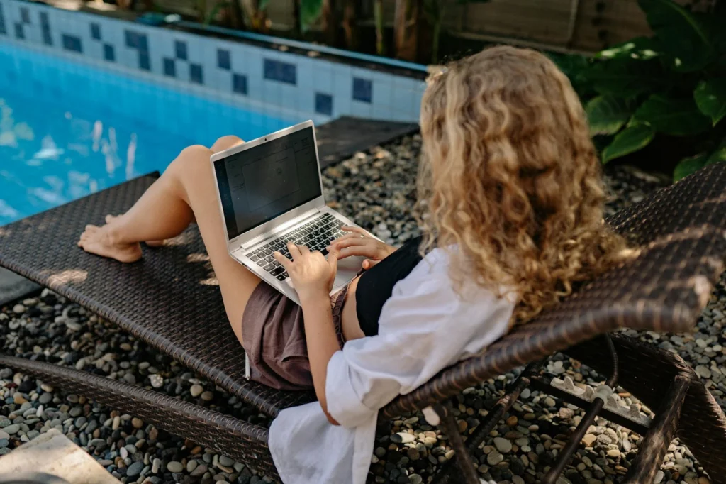 A guide to finding abroad jobs in Singapore, Asia's vibrant career hub.